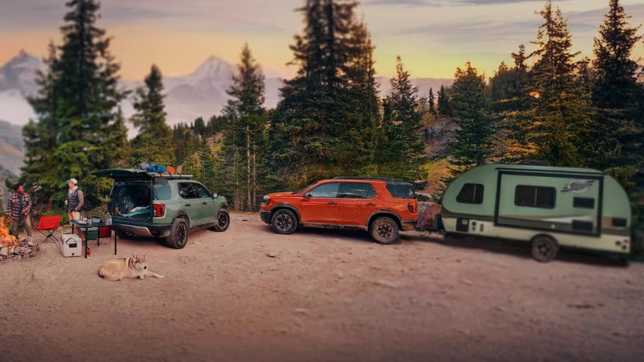 Vue de deux Honda Passport 2026 ayant tirer des roulottes en arr&ecirc;t pour le camping