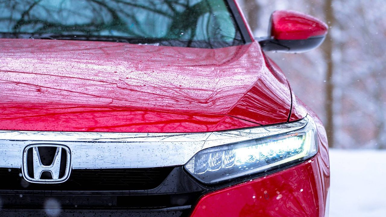 Vue de pr&egrave;s d'un honda pr&egrave;s a la revente