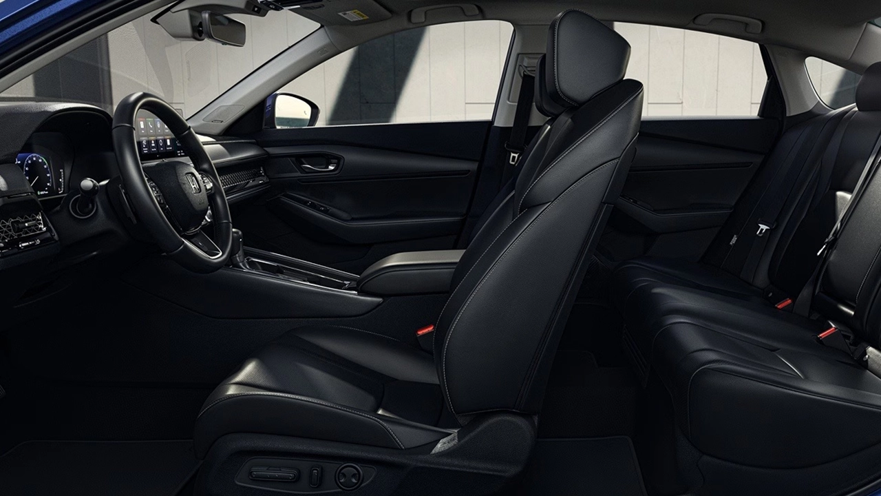 Vue de l'intérieur de l'honda acccord 2026 et de son habitacle