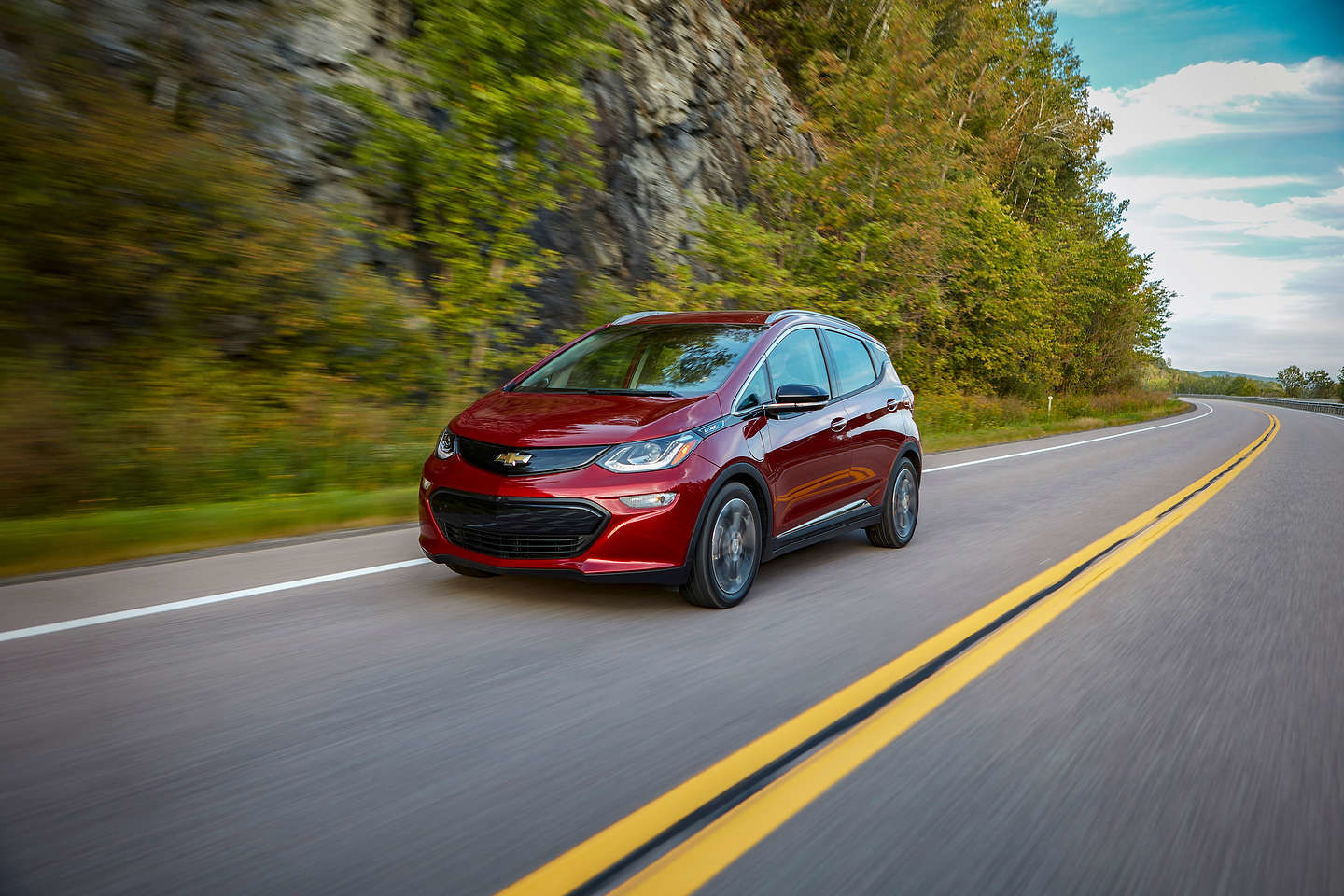 Pourquoi choisir une Chevrolet Bolt EV plutôt qu'une Tesla Model 3?