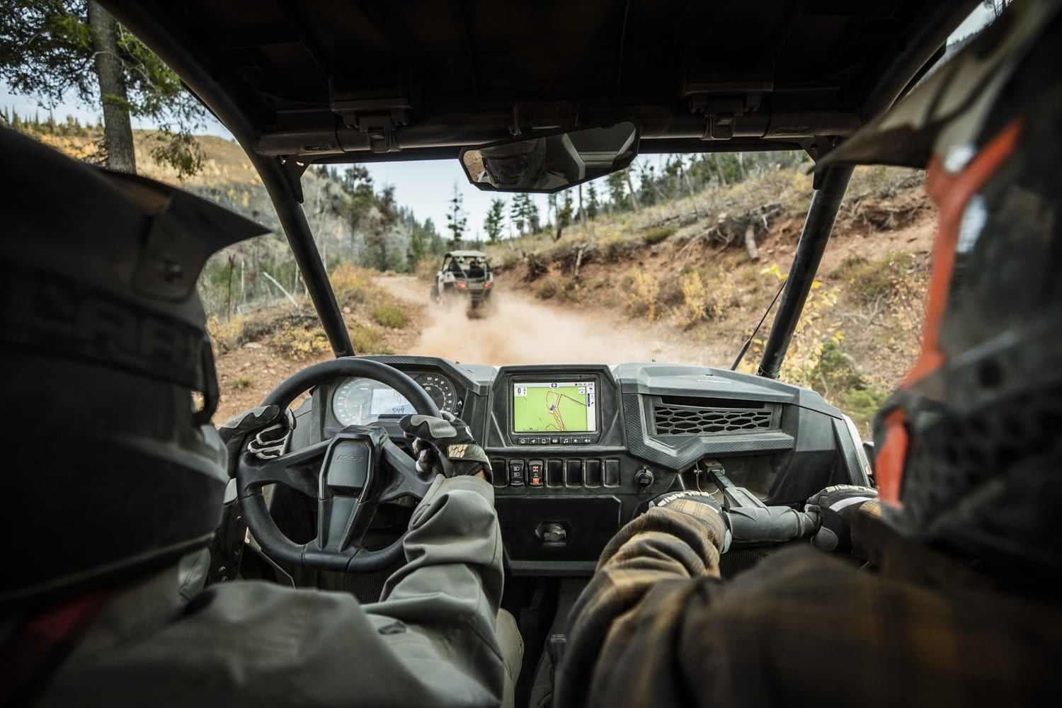 Pourquoi RIDE COMMAND de Polaris est plus fiable que votre téléphone sur les sentiers du Québec