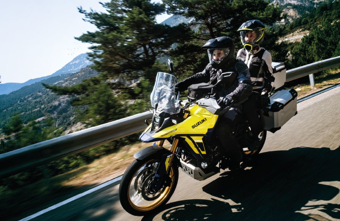 Suzuki V-Strom 800DE 2025 : une moto intelligente pour rehausser chaque trajet