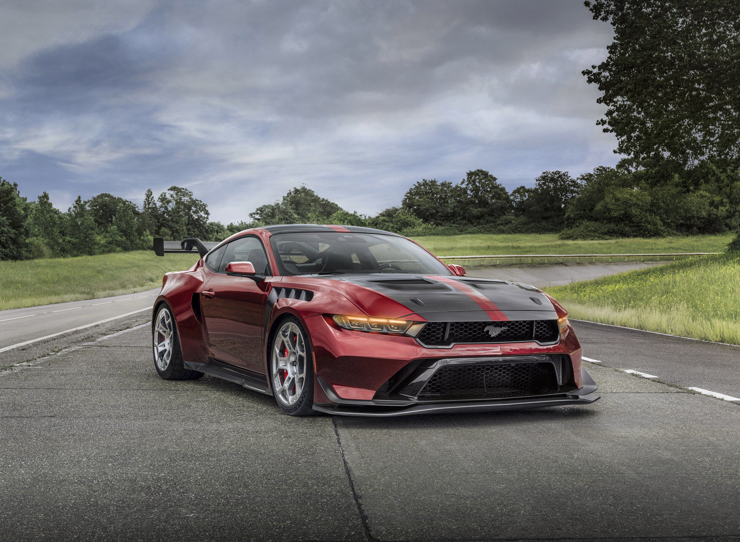 Ford Mustang GTD Carbon Series 2025 : Dévoilée au Mans elle présente des éléments en fibre de carbone non peint et un intérieur rempli de technologie