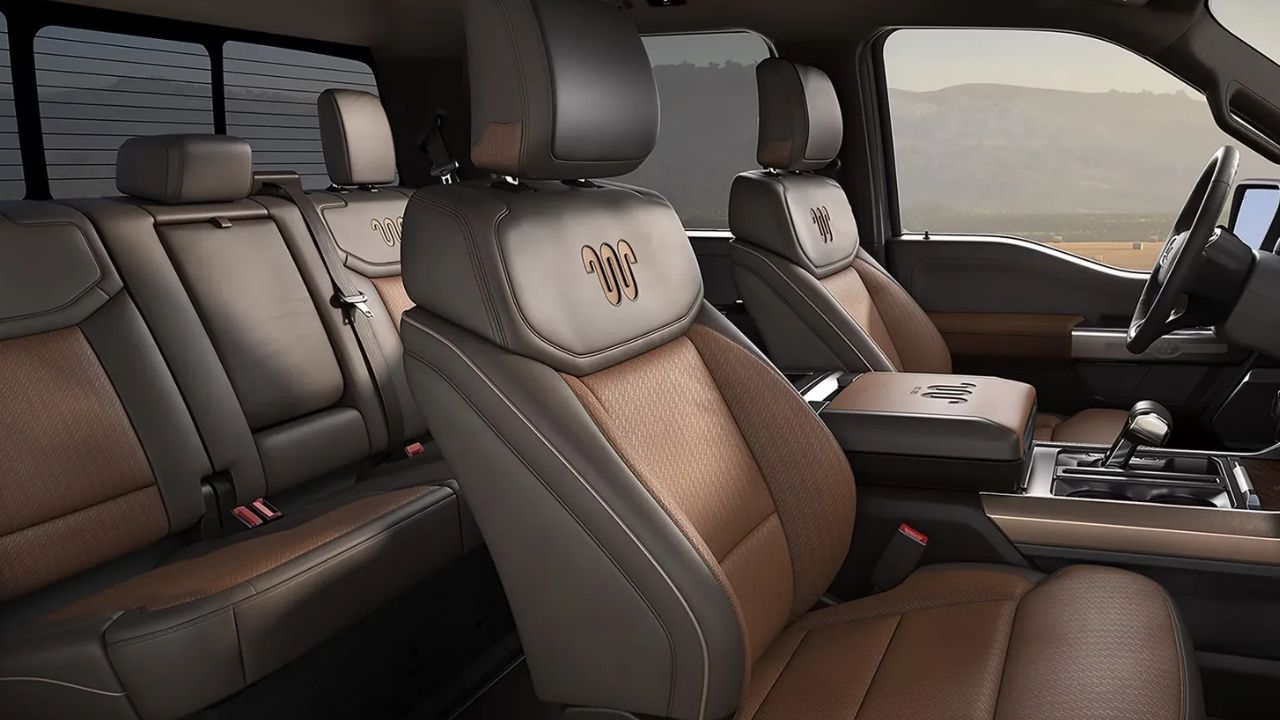 vue de l'habitacle d'un camion Ford F-150 2026