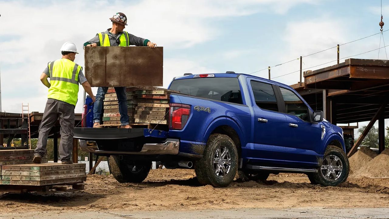 vue latérale avant d'un camion Ford F-150 2026