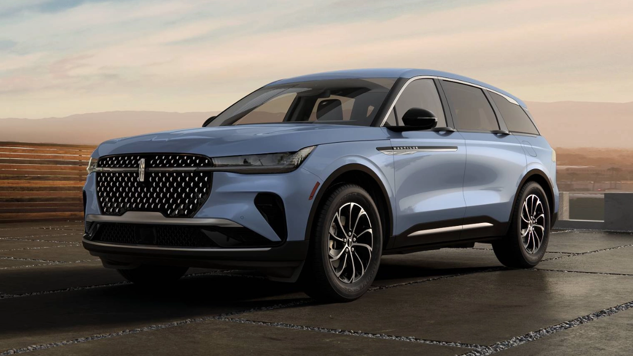 vue latérale avant d'un Lincoln Nautilus 2026