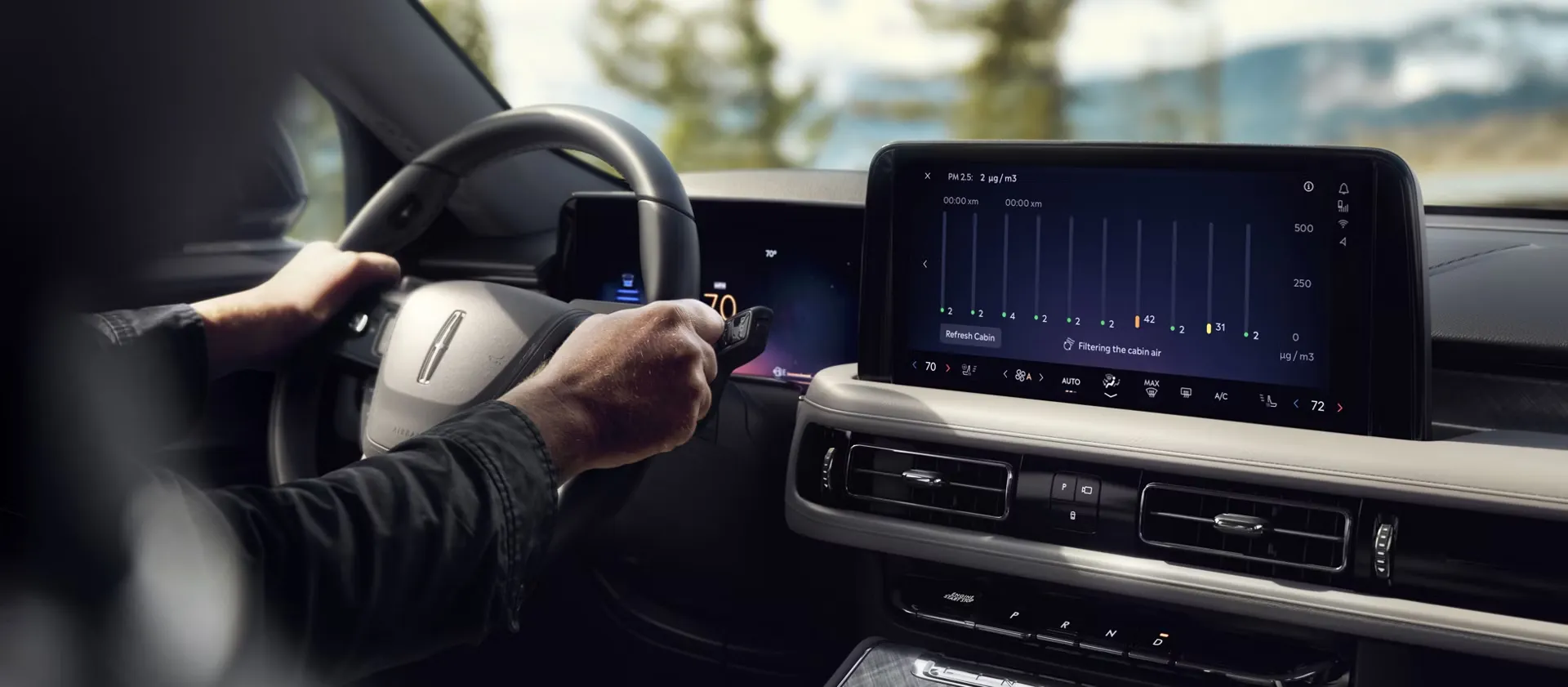 Digital dashboard and central screen of the Lincoln Aviator.