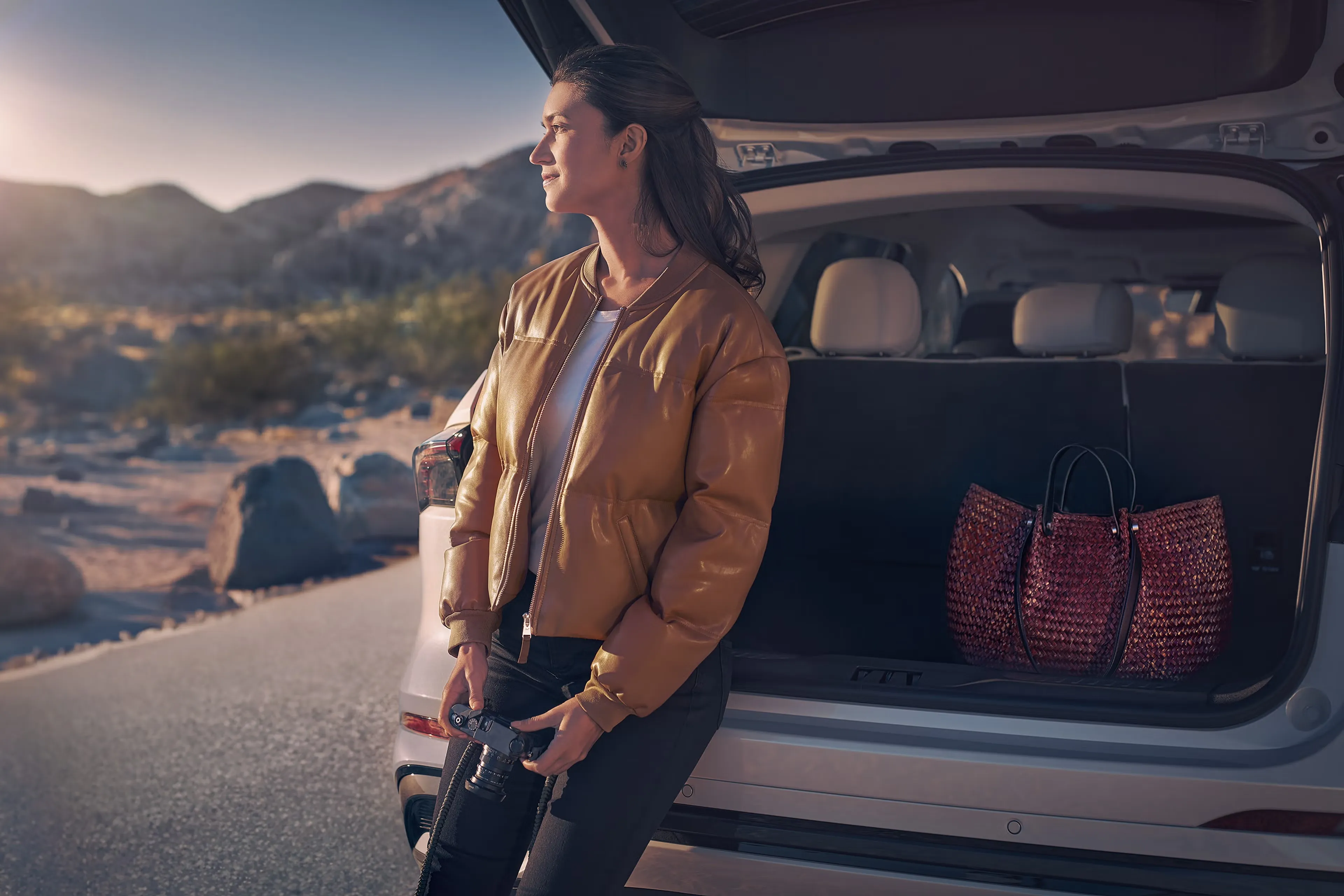 Traveller in front of the open cargo area of a Lincoln Nautilus.