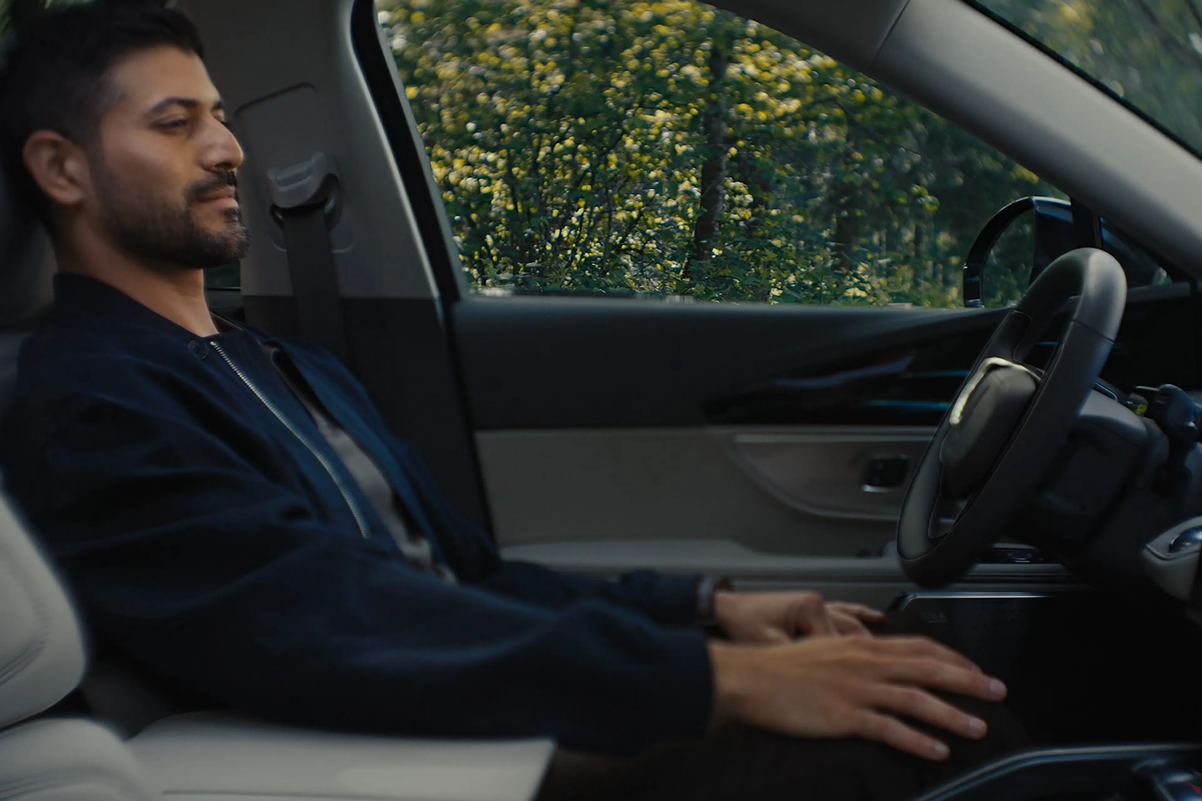 Driver enjoying the interior comfort of the Lincoln Nautilus.