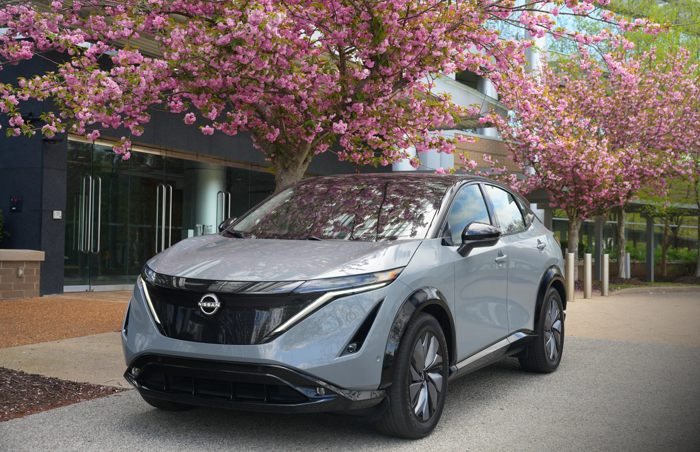 5 raisons pour lesquelles La Nissan ARIYA e-4ORCE 2025 brille pendant la conduite estivale