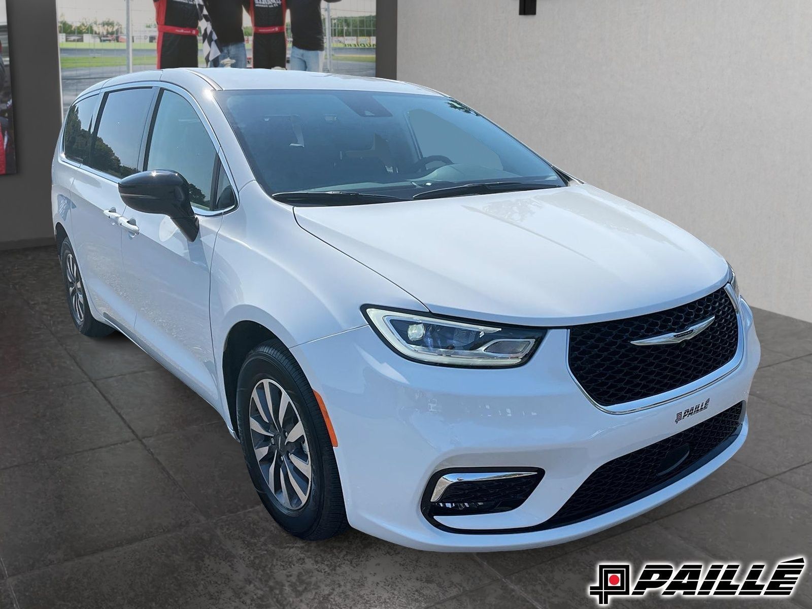 Chrysler Pacifica PHEV 2025 vs Pacifica: quel groupe motopropulseur vous convient le mieux