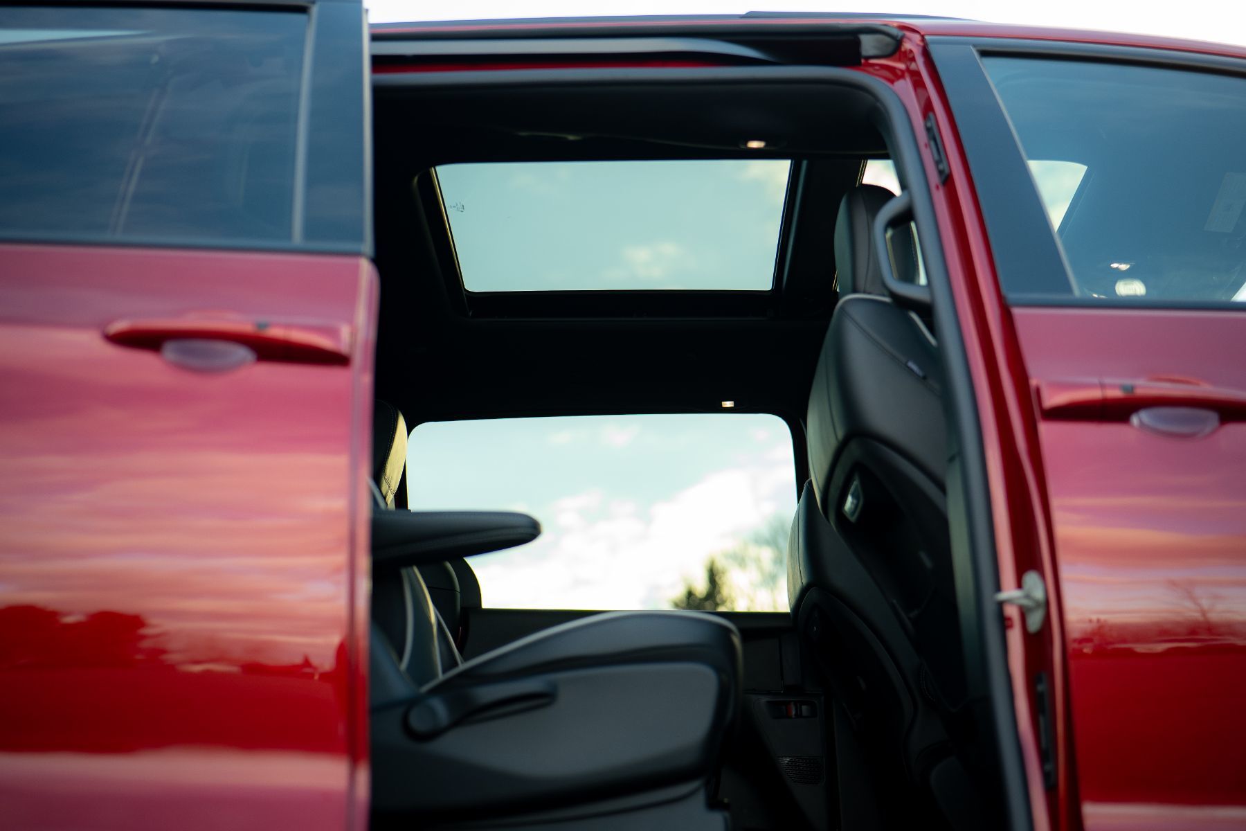 Minifourgonnettes Chrysler 2026 : 7 avantages face aux VUS à trois rangées