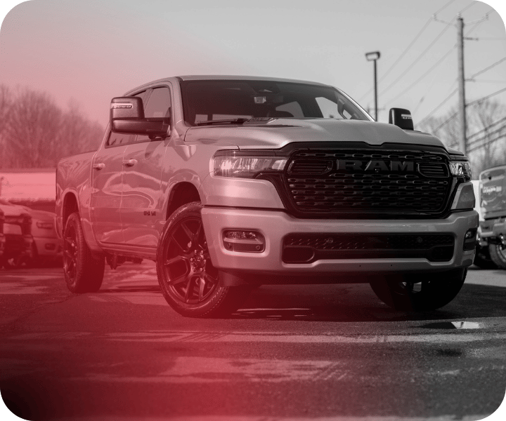 Vue d'un ram 1500 2026 dans la cours de chez Paillé