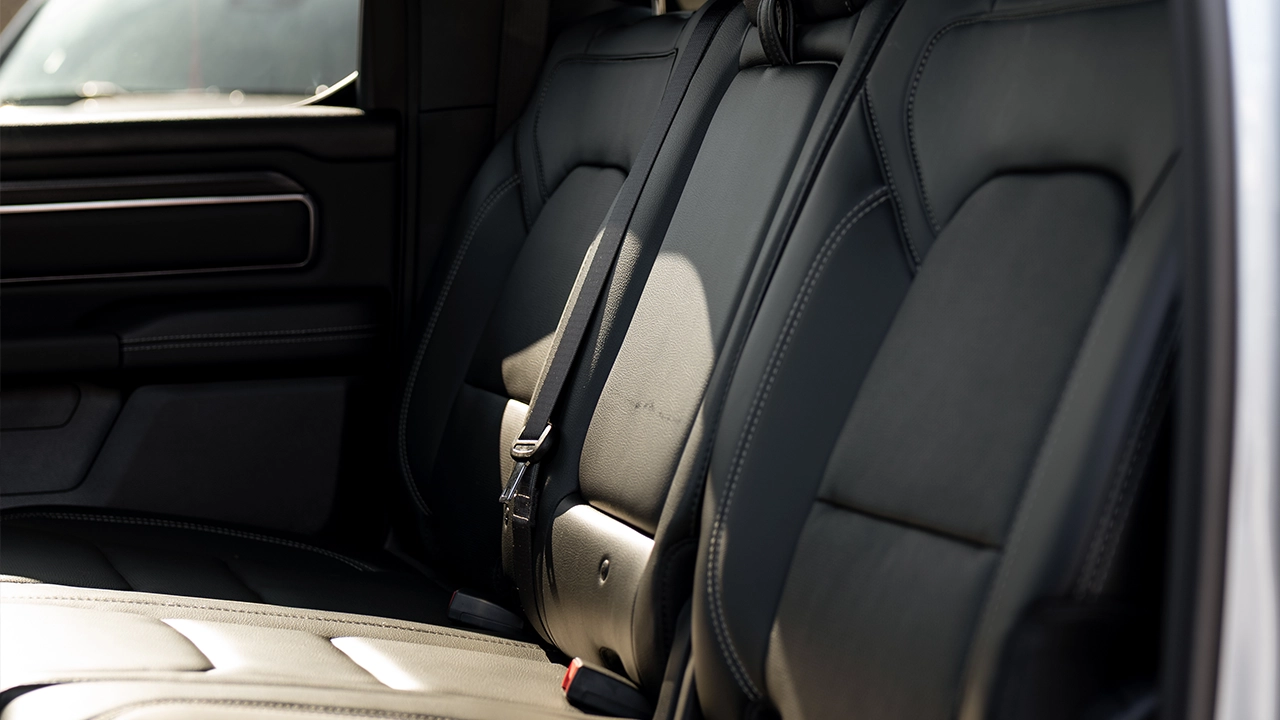 Vue de l'int&eacute;rieur d'une cabine d'un Ram Rebel