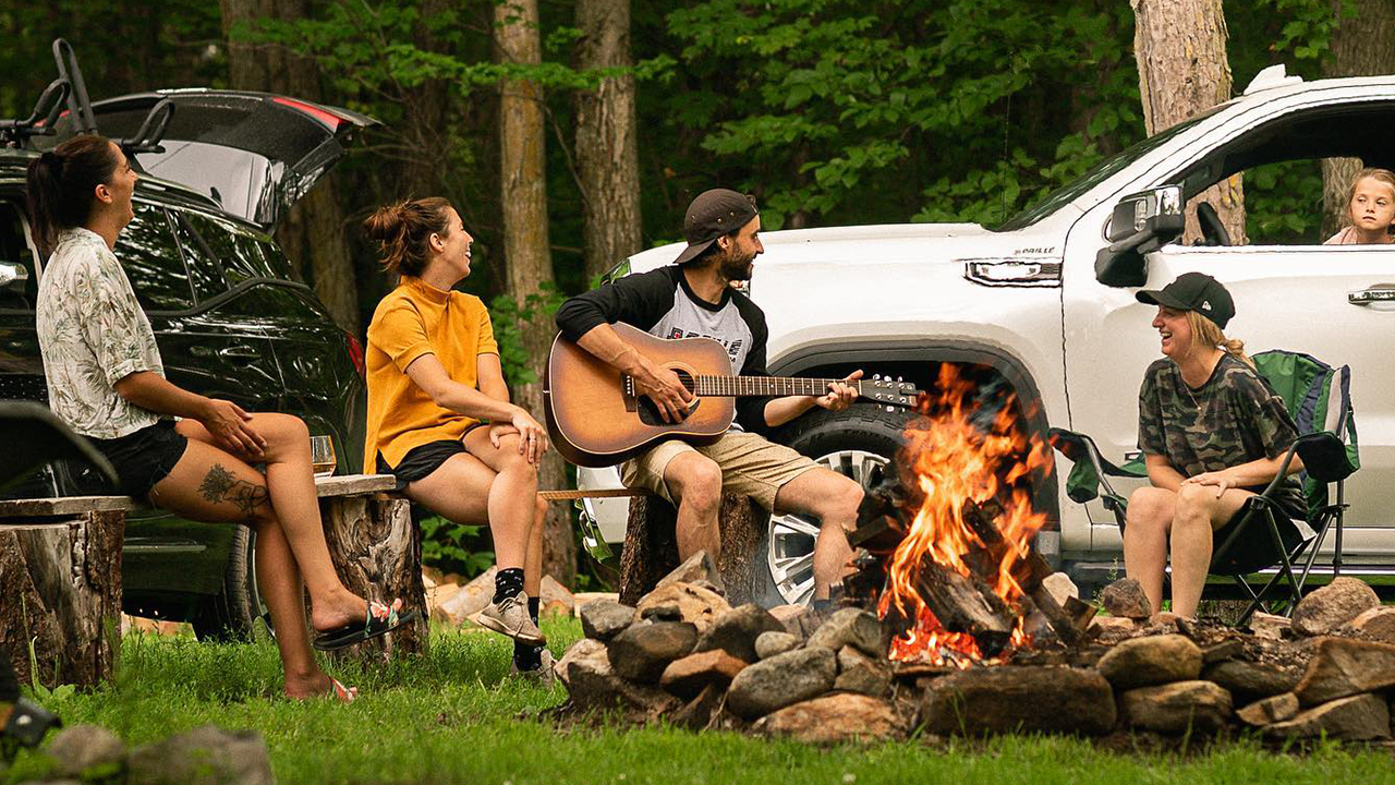 A new Paillé customer enjoying a fire with his family and his new Ram