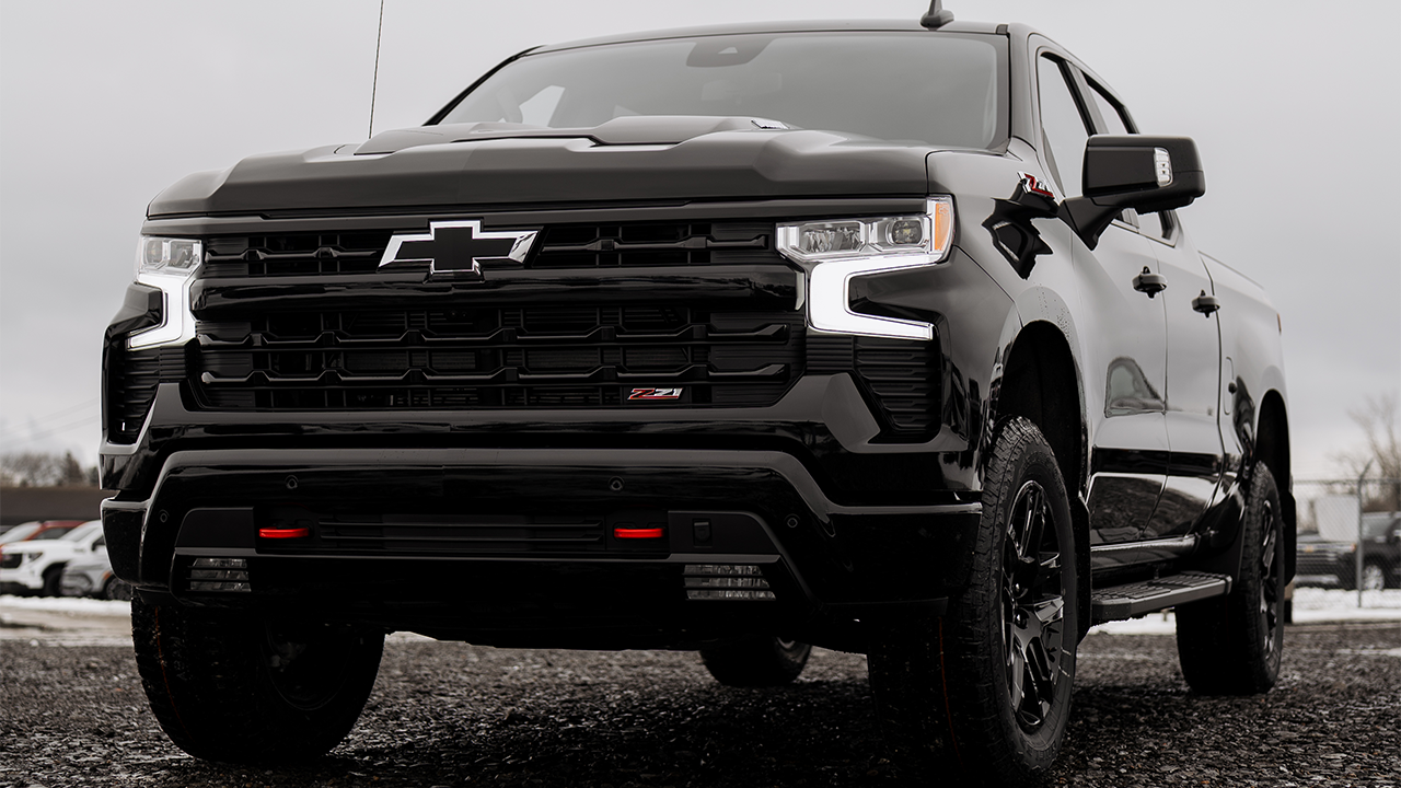 3/4 front and side view of the Chevrolet Silverado 1500 in the yard at Paillé