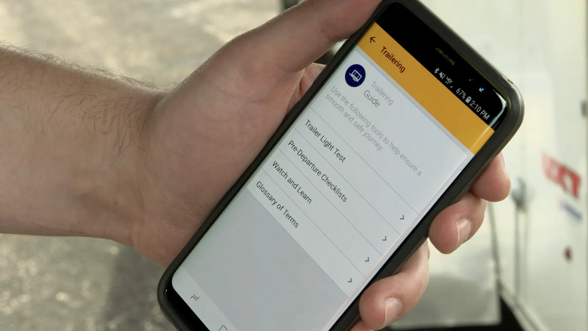 &Eacute;cran de l'application myGMC affichant le calculateur de capacit&eacute; de remorquage.