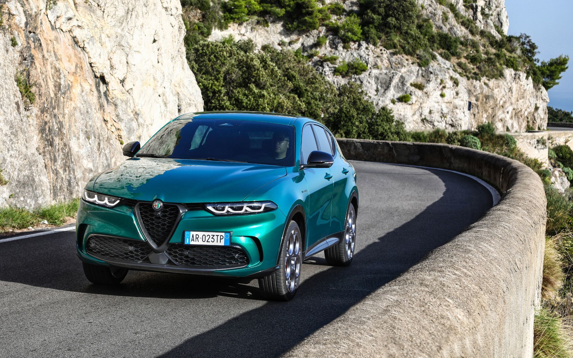 Stelvio plug online in hybrid