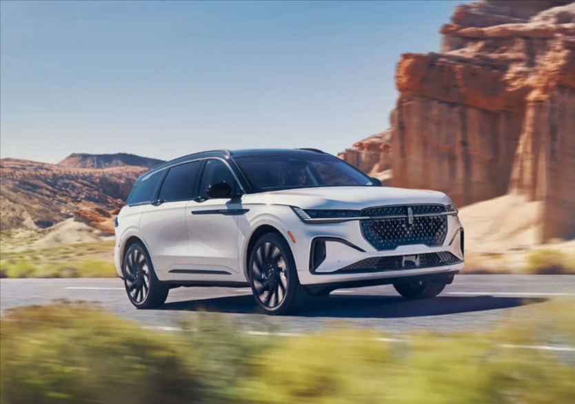 Why the 2026 Lincoln Nautilus Outshines the 2026 Cadillac XT5