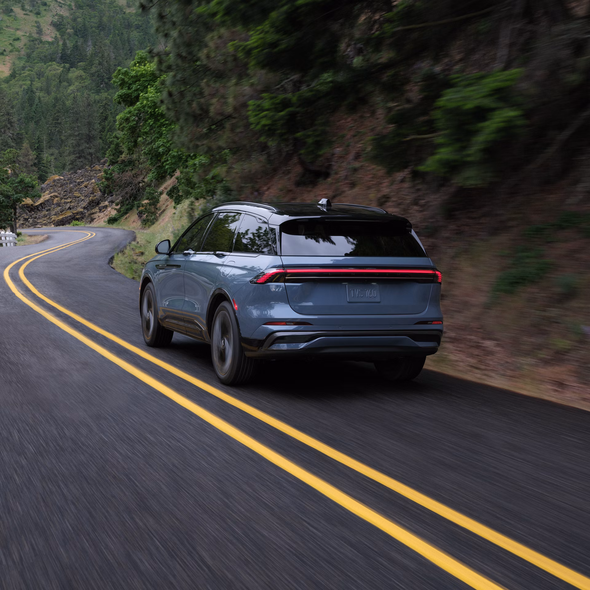 Key Differences Between a Hybrid and Plug-In Hybrid Lincoln Vehicle