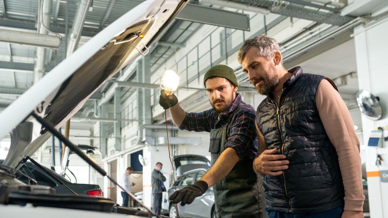 Astuces auto : 5 mauvaises habitudes qui abîment votre véhicule plus vite que vous ne le pensez!