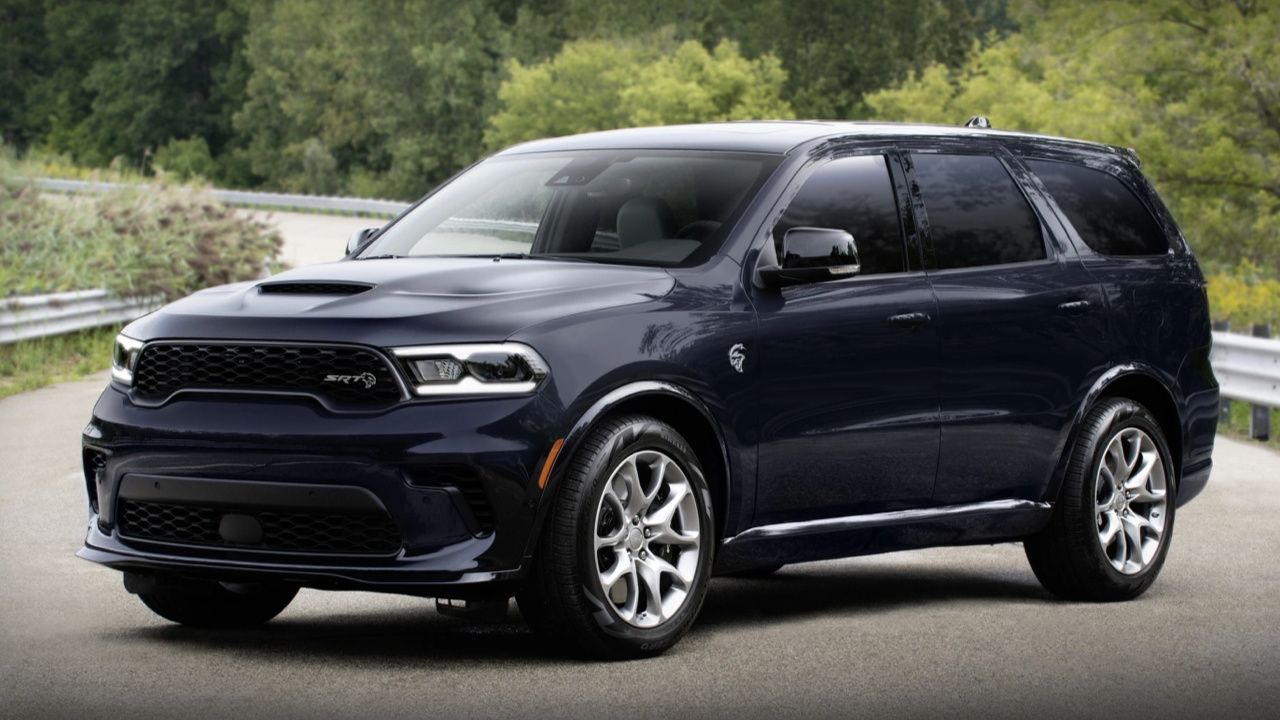 vue latérale avant d'un Dodge Durango 2026