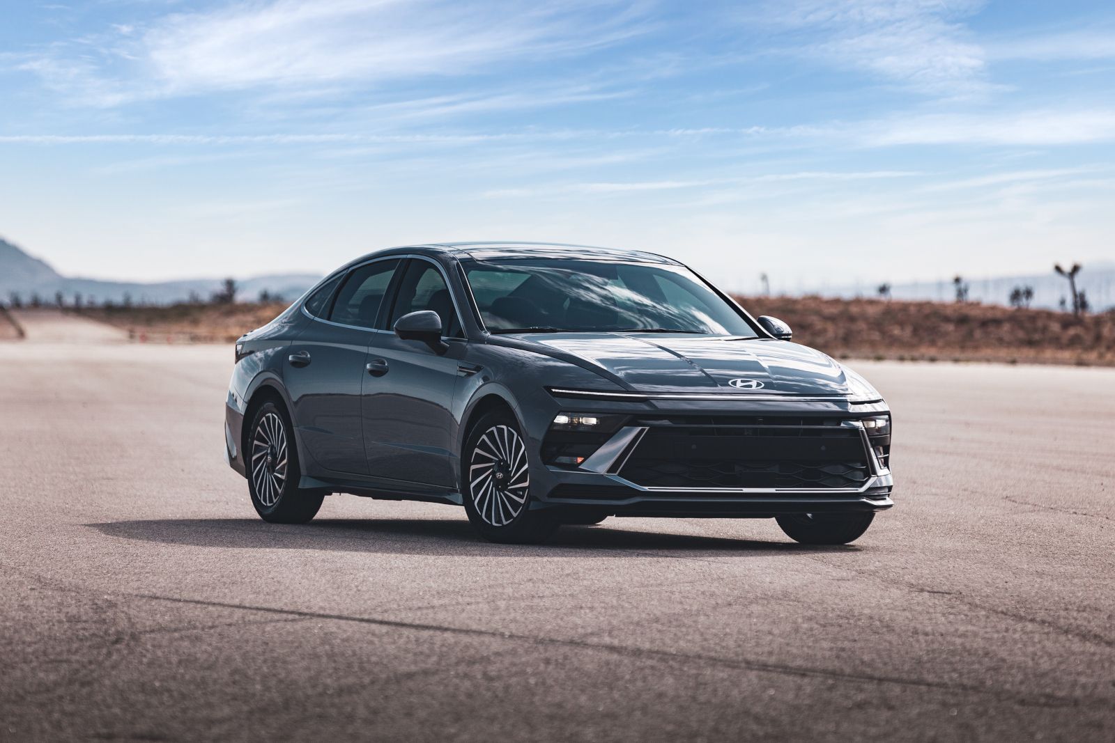 SONATA or ELANTRA: Comparing Hyundai's Sedans for Woodstock Drivers