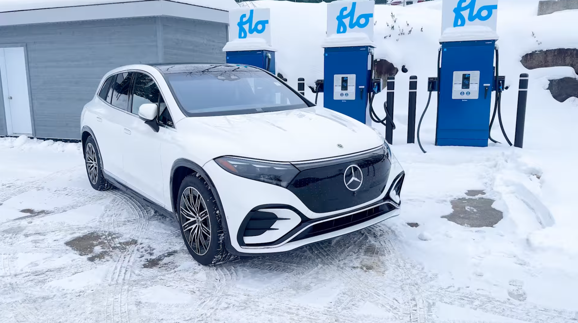 Le Cinéma Pine et Mercedes-Benz : Une Vision en Mouvement