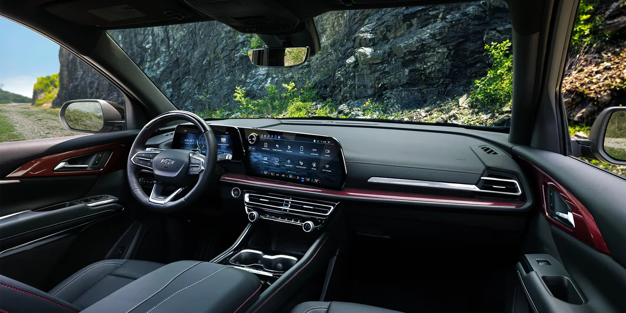 Tableau de bord du Chevrolet Traverse 2026 avec &eacute;cran tactile et technologies connect&eacute;es