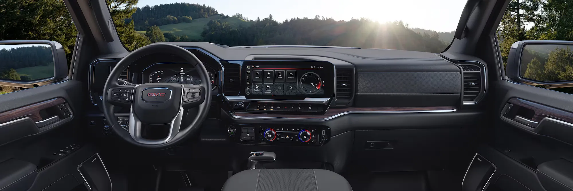 Habitacle du GMC Sierra 1500 2026 mettant en valeur le confort, la technologie embarqu&eacute;e et l'espace int&eacute;rieur.