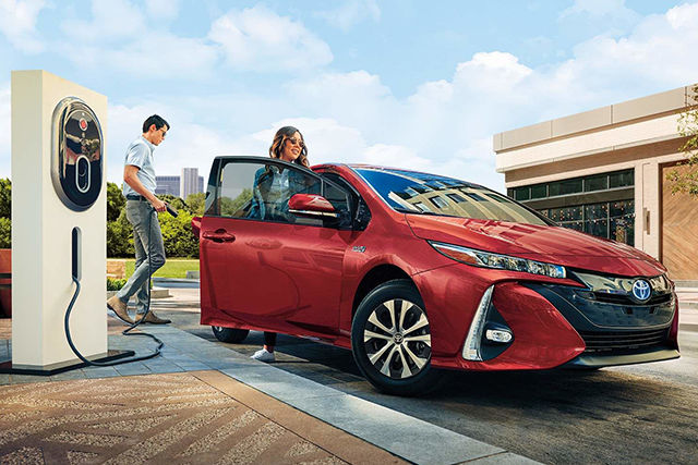 Five Reasons Why You Should Consider a Toyota Hybrid Vehicle