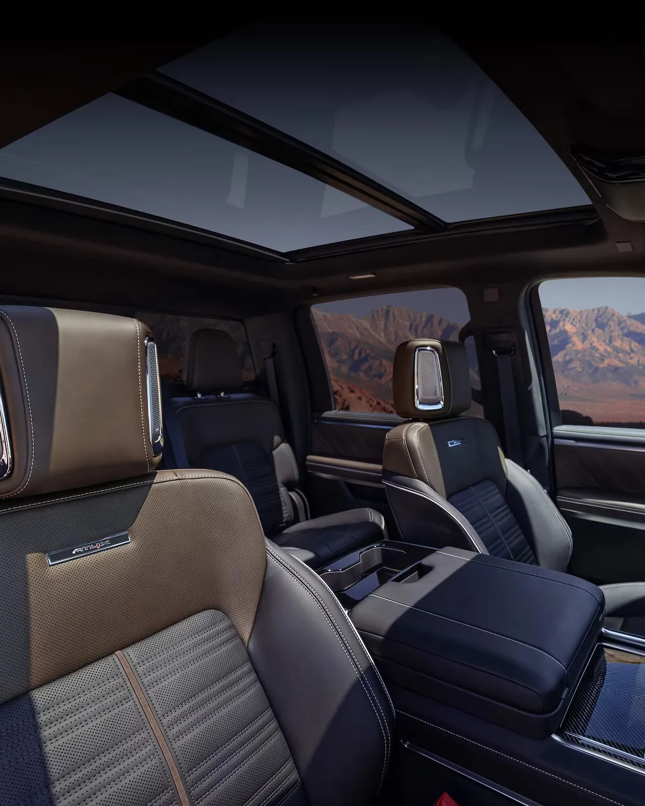 Sièges haut de gamme et toit panoramique du GMC Sierra 1500 2027.