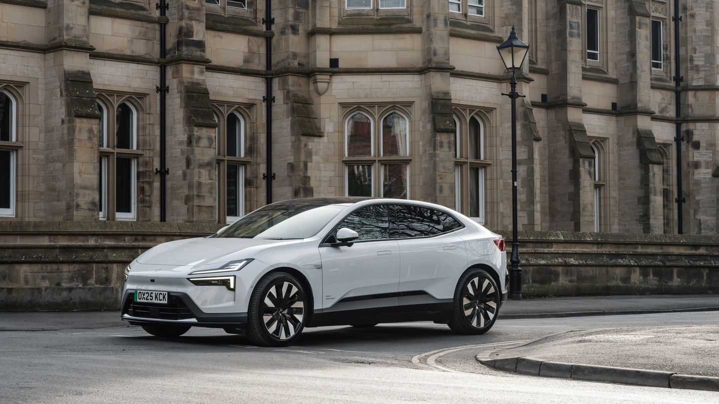 Comment le rouage intégral à deux moteurs du Polestar 4 confère-t-il son caractère de performance distinctif ?