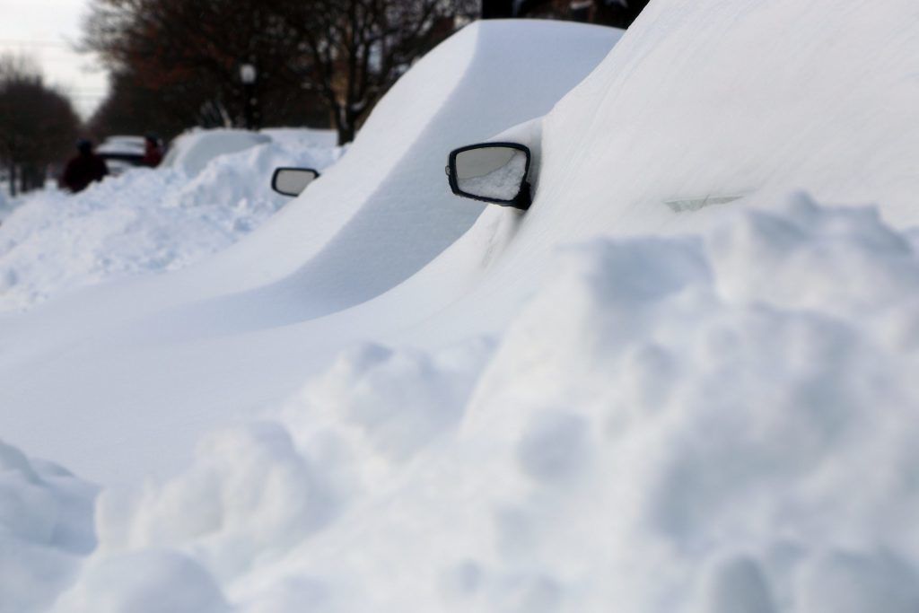 L’importance de bien déneiger et dégivrer sa voiture!