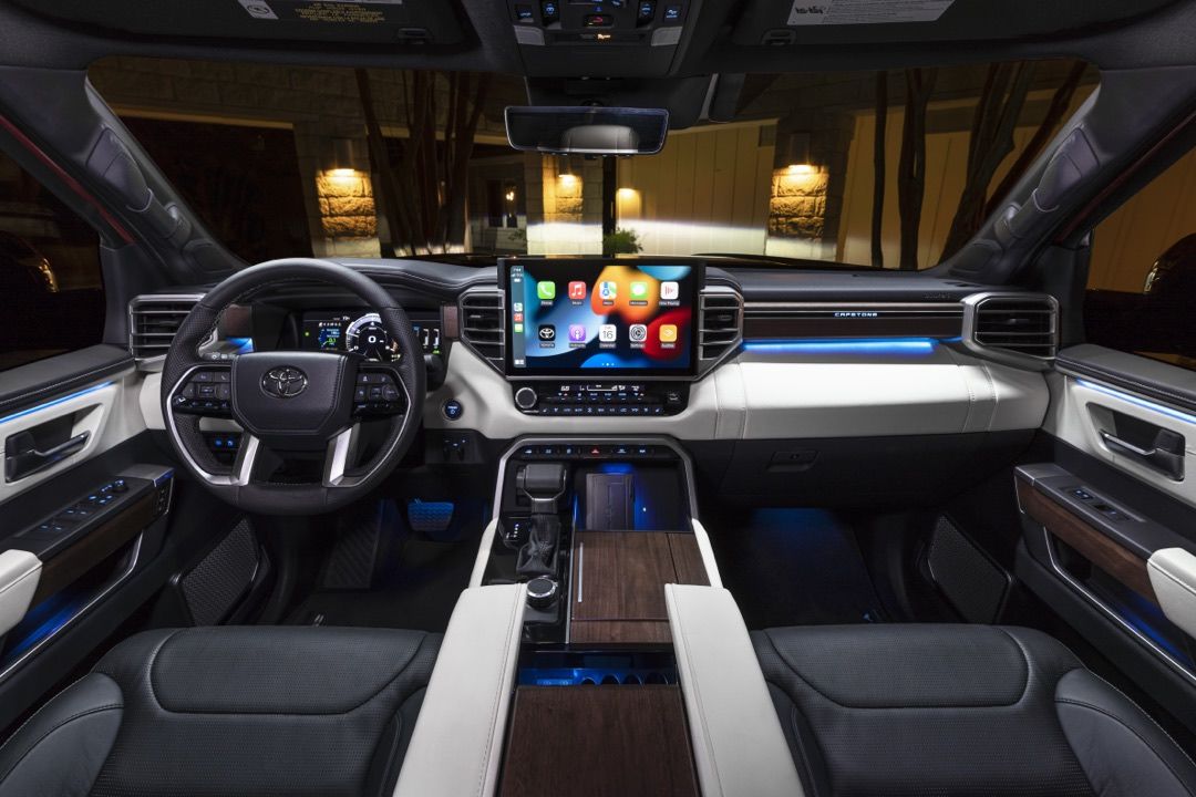 cockpit du Toyota Sequoia Capstone 2023 avec ses technologies à bord