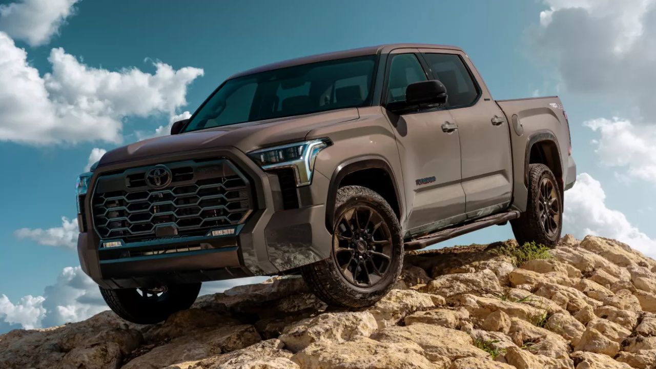 vue latérale avant d'une Toyota Tundra 2026
