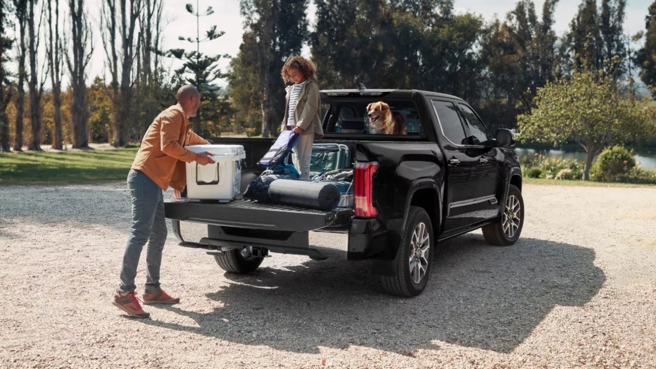 vue latérale arrière d'une Toyota Tundra 2026