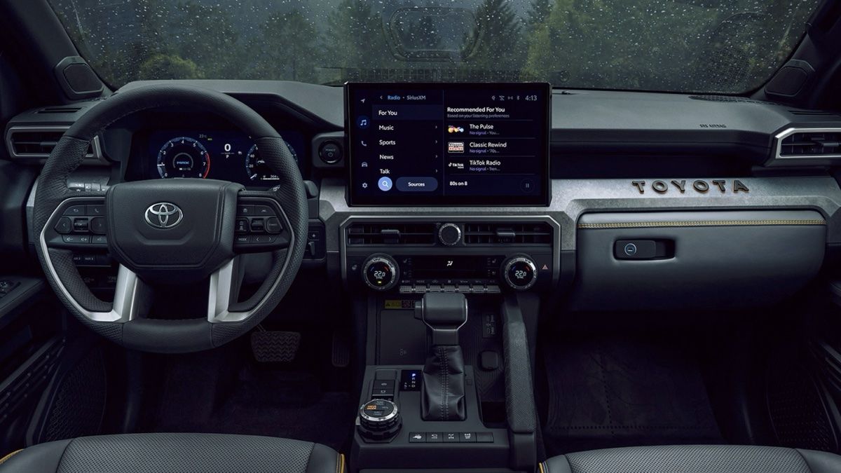 Grande vue le tableau de bord et sur la technologie que possède le Toyota 4Runner 2025.