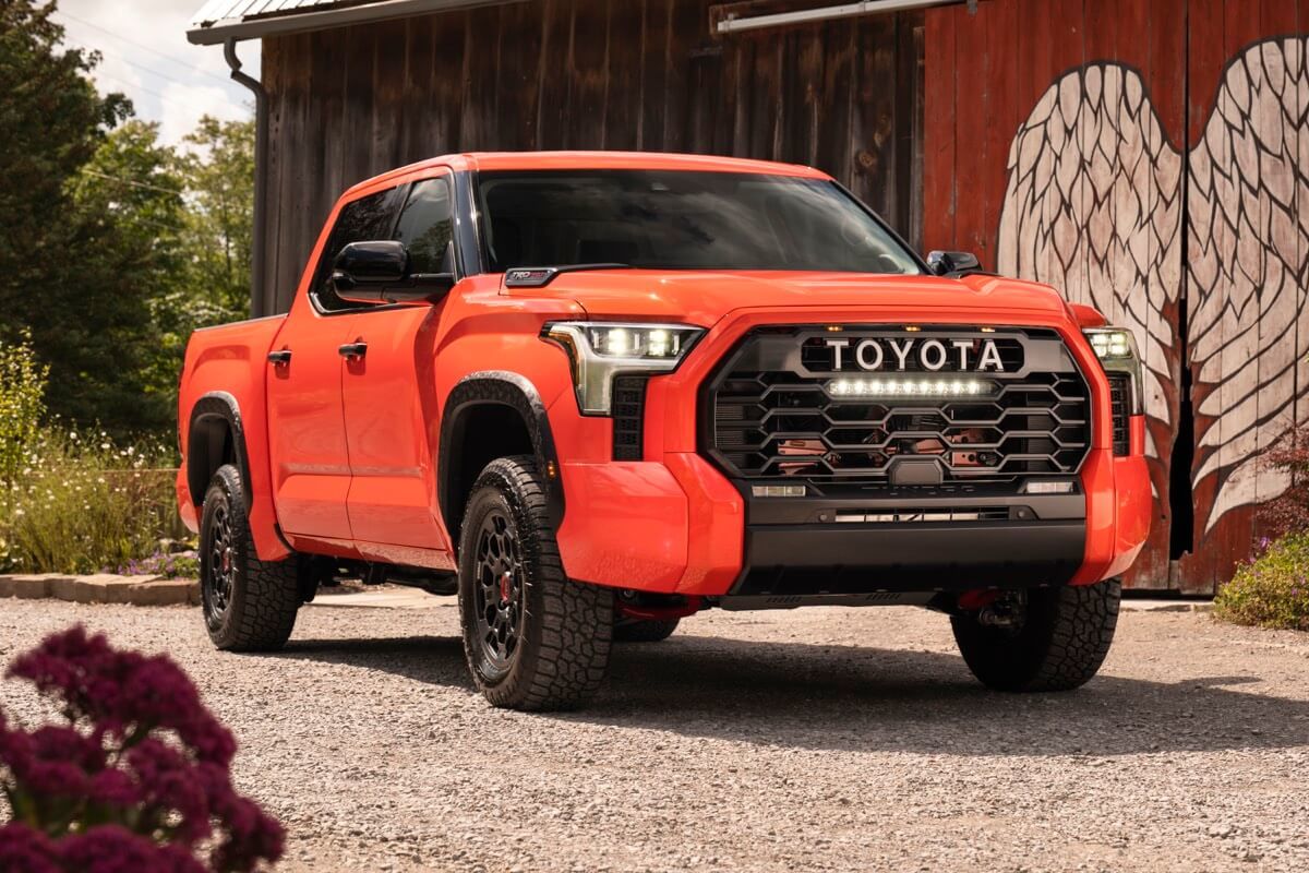 Front 3/4 view of the 2023 Toyota Tundra outdoors.