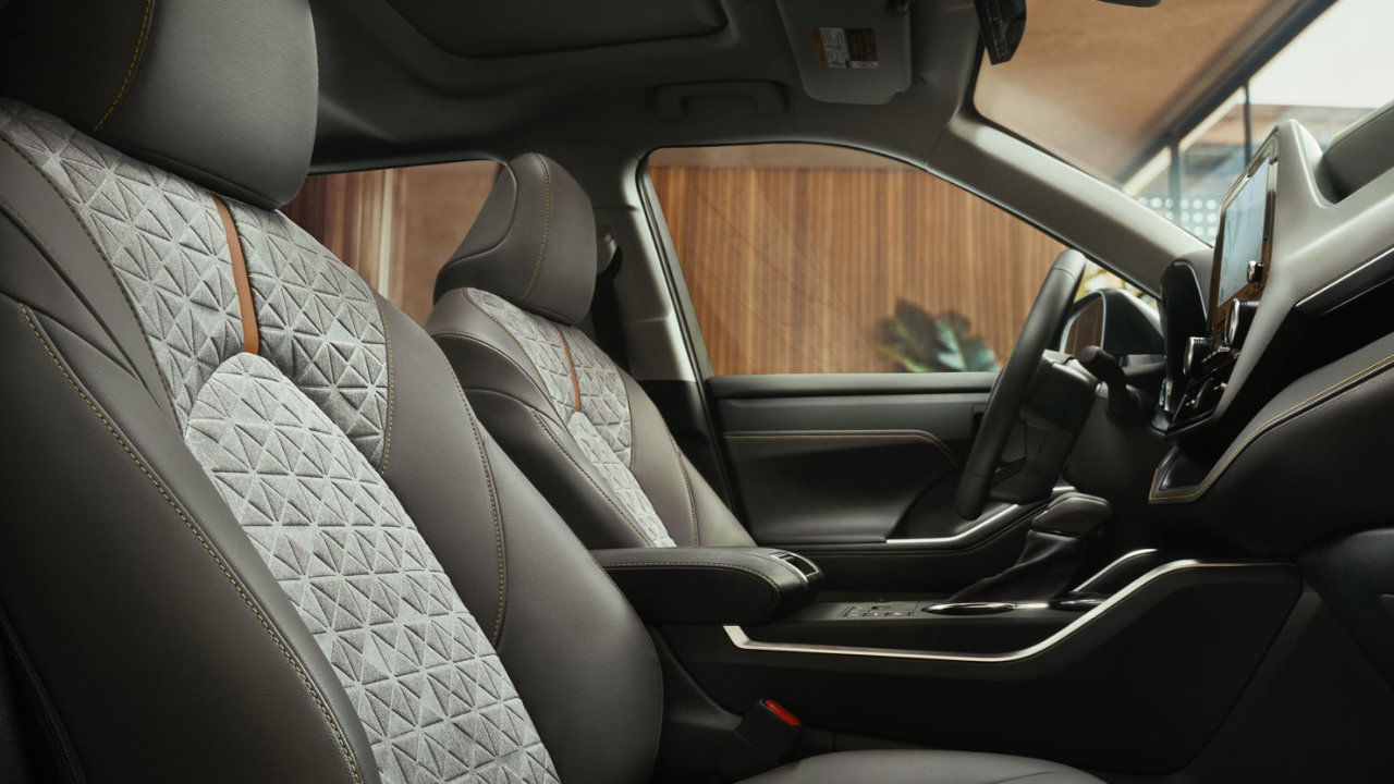The front seats of the 2023 Toyota Highlander.