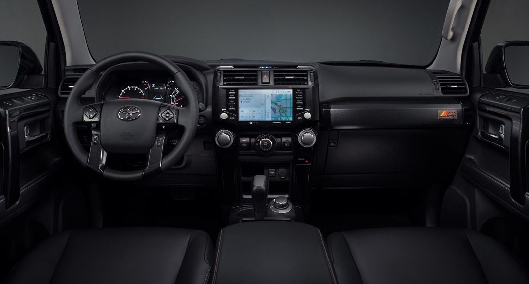 Intérieur avant du Toyota 4Runner 40e anniversaire 2023.