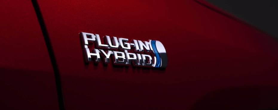 L'insigne PLUG-IN HYBRID du Toyota RAV4 Prime 2021