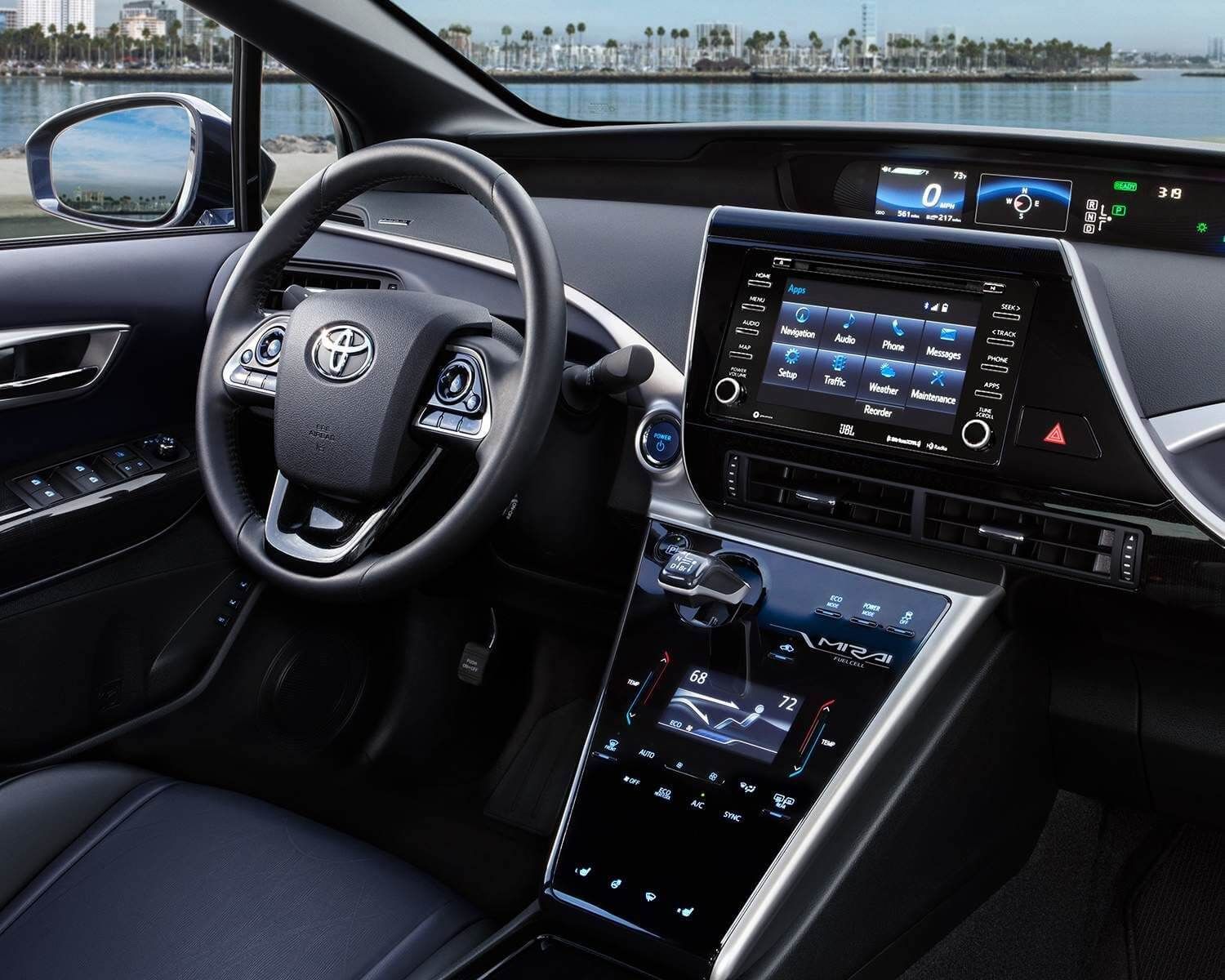 Cockpit avant d'une Toyota Mirai 2020 incluant sa planche de bord avec toutes ses technologies