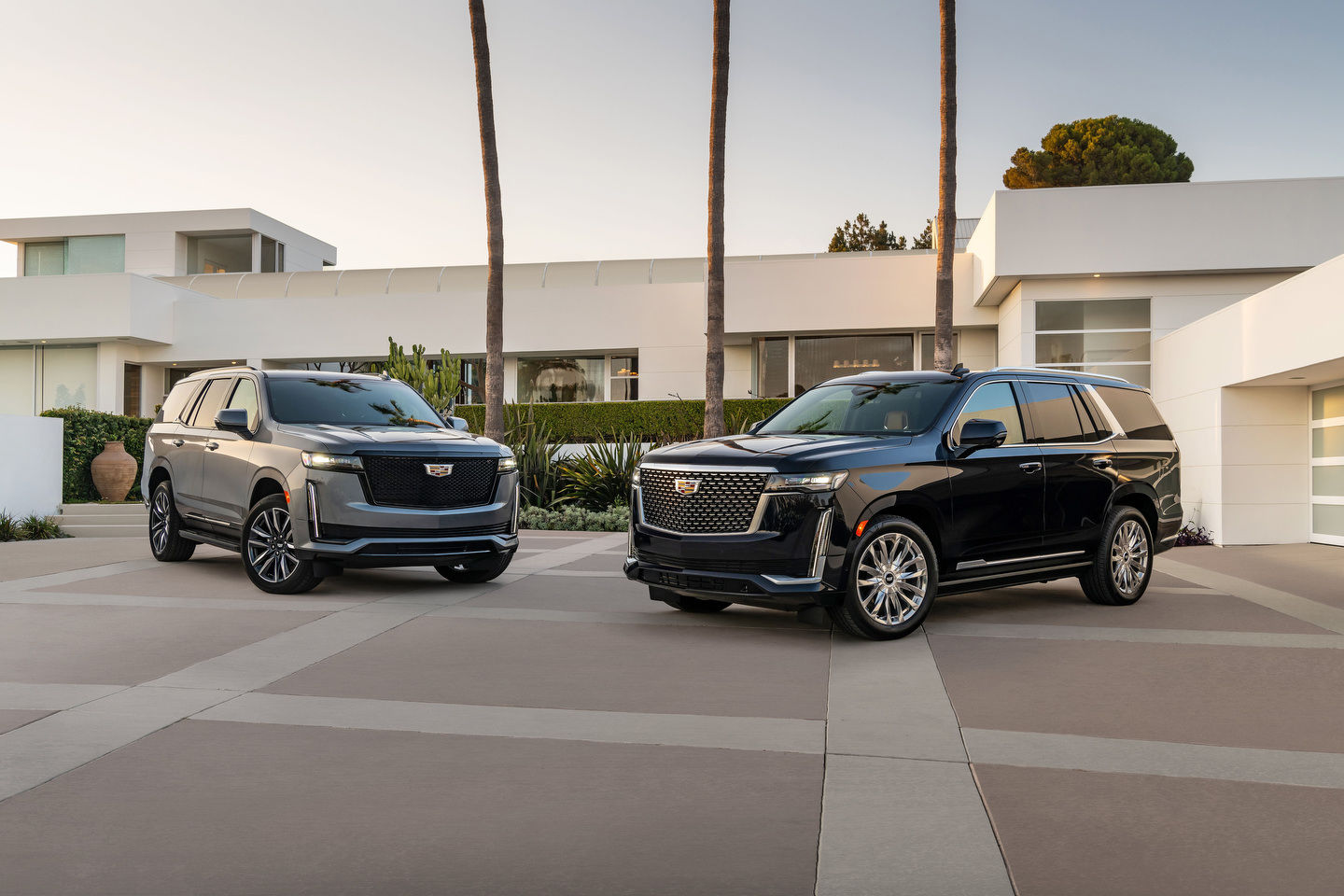 Comparaison du Cadillac Escalade 2023 et du Lincoln Navigator : Pourquoi l'Escalade règne sur la concurrence