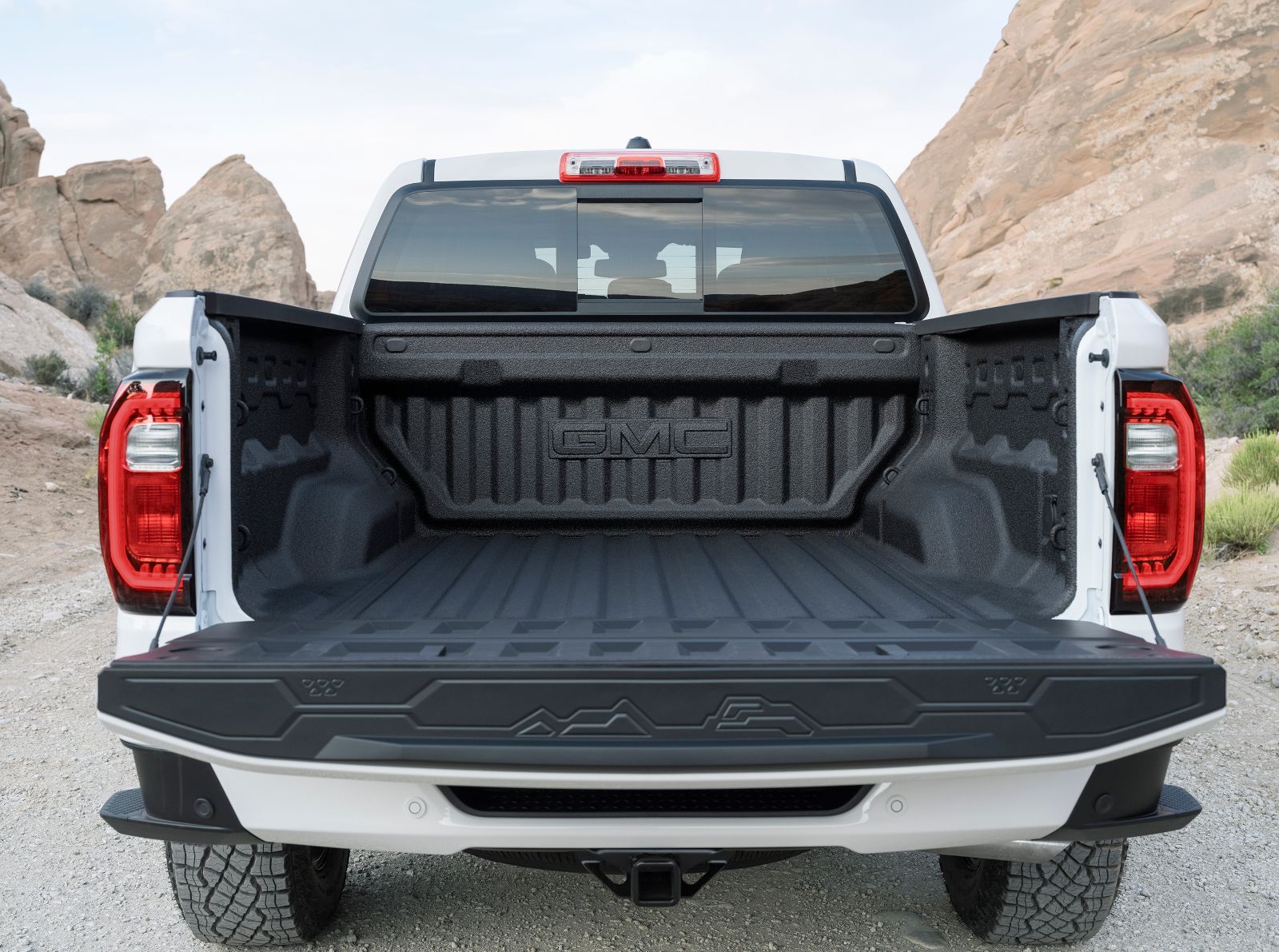 Le hayon EZ-Lift du GMC Canyon 2026 peut-il tout transporter pour vos week-ends au chalet?