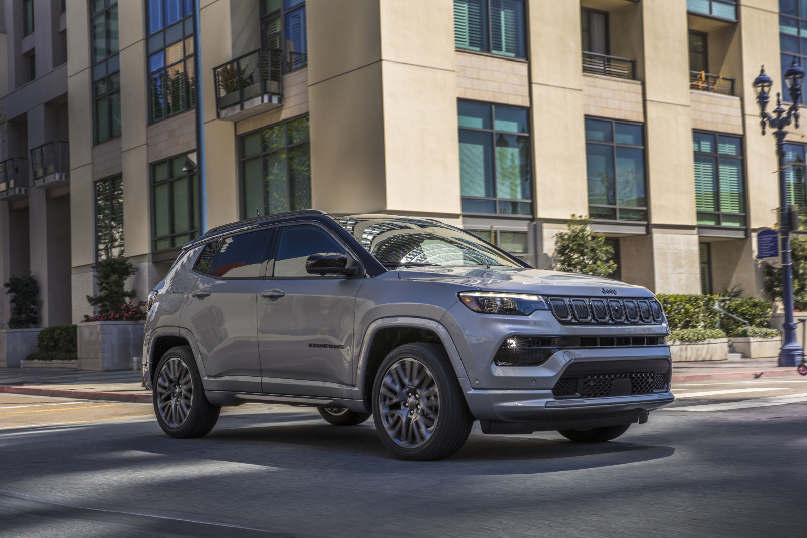 What are the capabilities of the 2025 Jeep Compass?