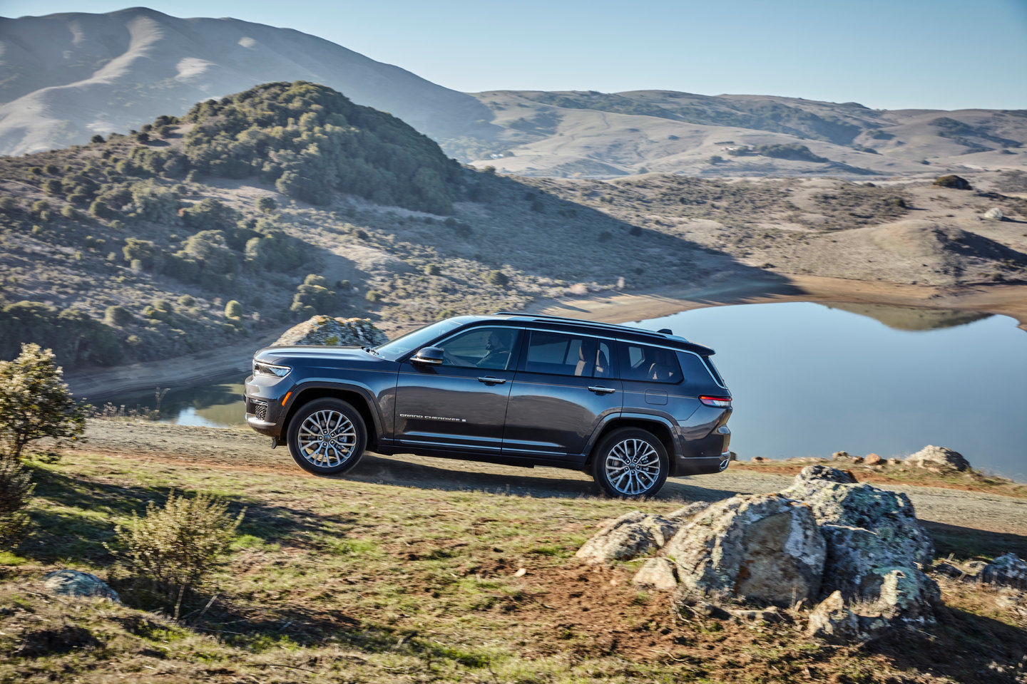 Jeep Grand Cherokee L 2025 vs GMC Acadia : Quel VUS à trois rangées convient le mieux à votre vie ?