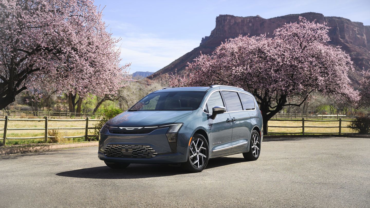 Chrysler Pacifica 2027 vs Honda Odyssey 2026 : Quelle fourgonnette répond le mieux à vos besoins ?