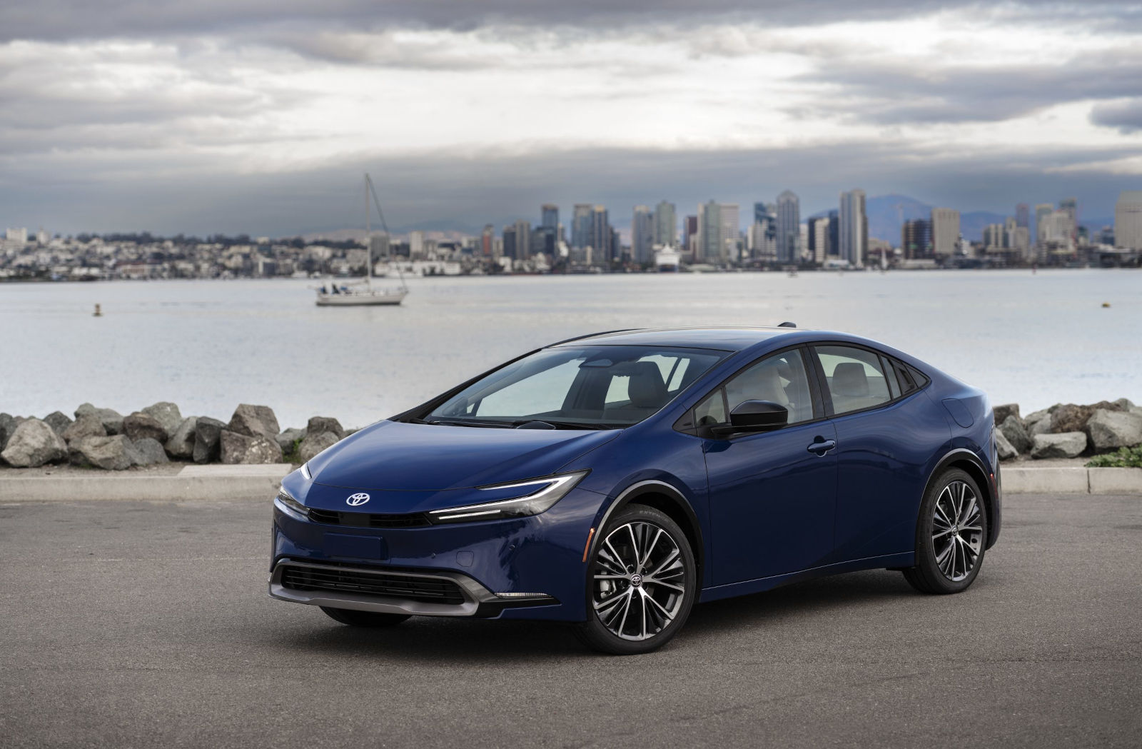 The Differences Between the 2024 Toyota Prius and 2024 Toyota Prius Prime