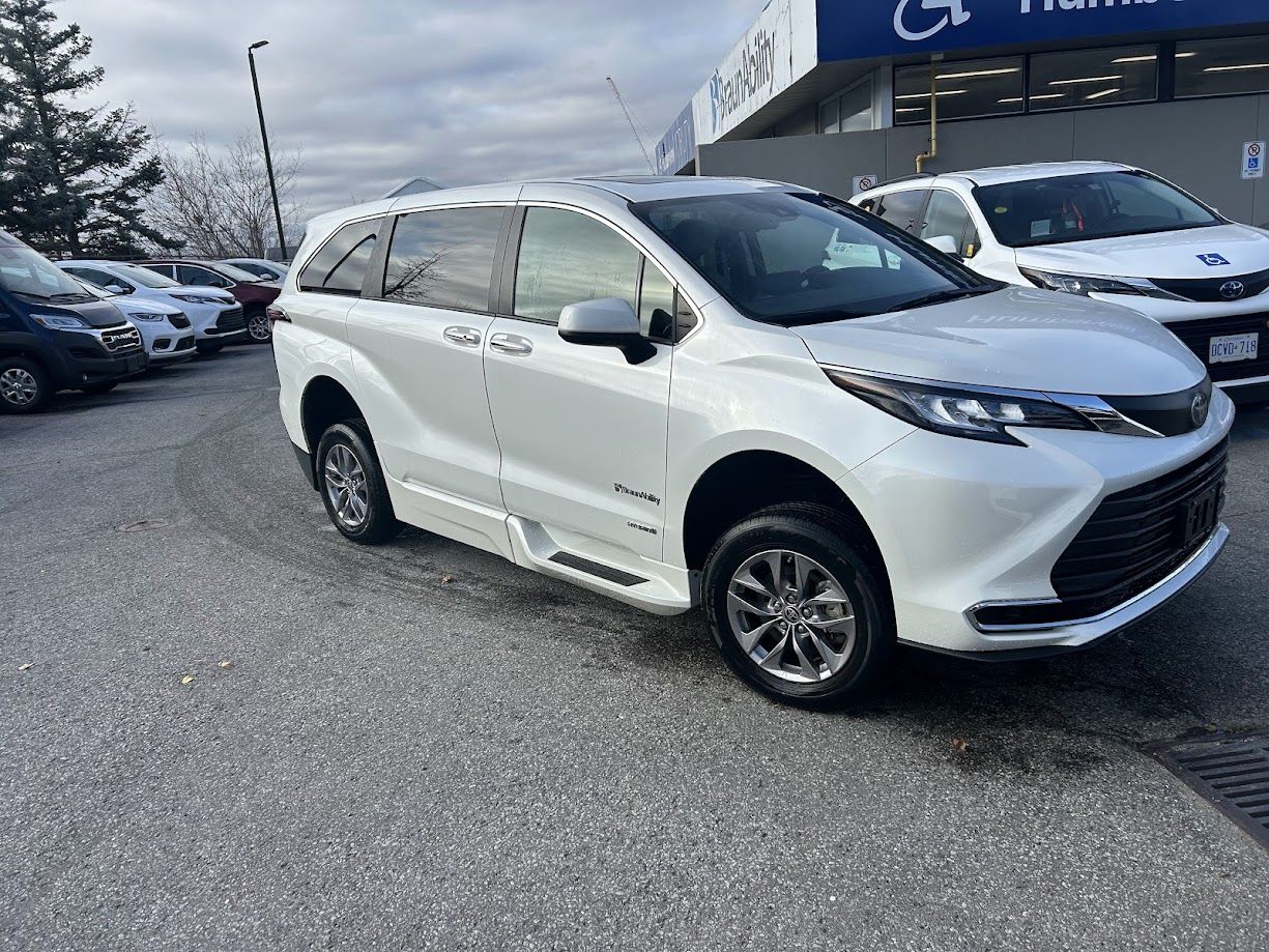 2021 Toyota Sienna XLE with Braun Power XT Conversion